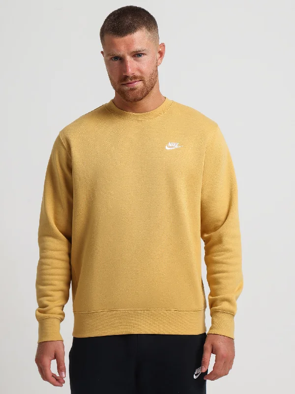 Sportswear Club Crew BB Jumper in Wheat Gold